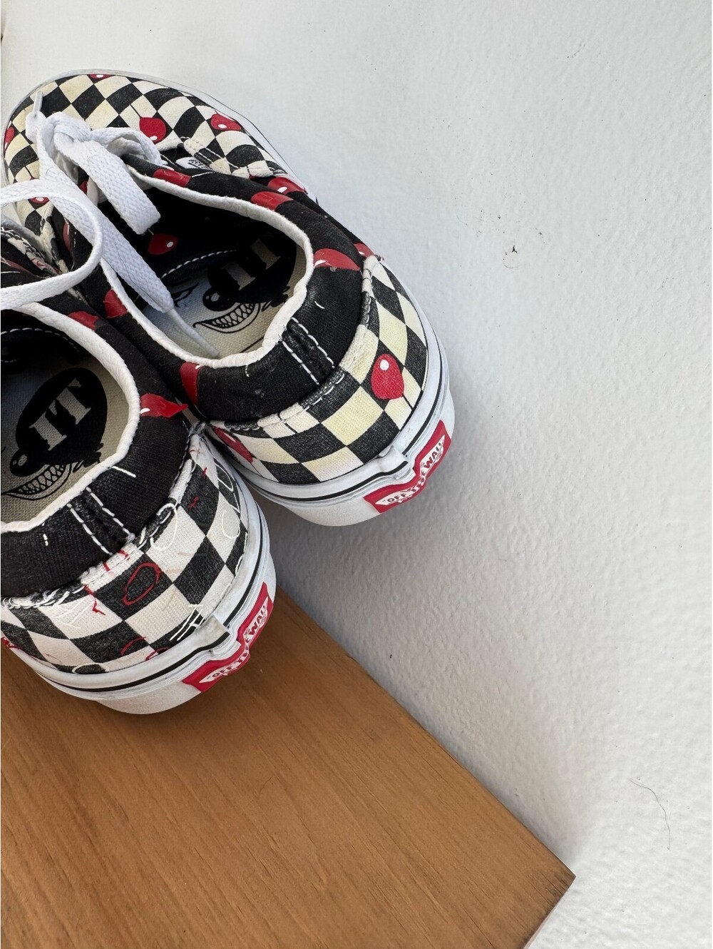 Vans "IT" Pennywise You'll Float Too Sneaker Collab Womens 6 Mens 4.5 - Picture 7 of 9